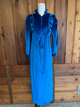 Load image into Gallery viewer, Vintage Blue Ruffled House Coat