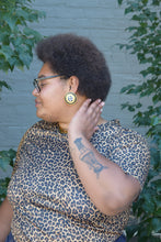 Load image into Gallery viewer, 1980&#39;s Black and Gold Houndstooth Clip-On Earrings
