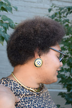 Load image into Gallery viewer, 1980&#39;s Black and Gold Houndstooth Clip-On Earrings
