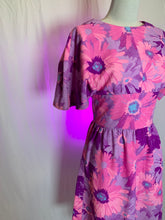 Load image into Gallery viewer, 1970’s Dolman Sleeve Floral Mini Dress
