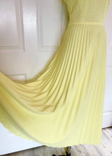 Load image into Gallery viewer, Sleeveless Pale Yellow Pleated Dress
